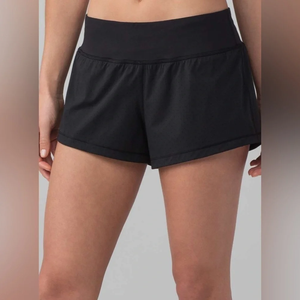 Lululemon Final Lap Shorts Womens 6 Black 2.5